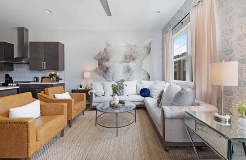 Katie Hill Neighborhood House | The Bluebell - Rooftop Lounge with Hot Tub!