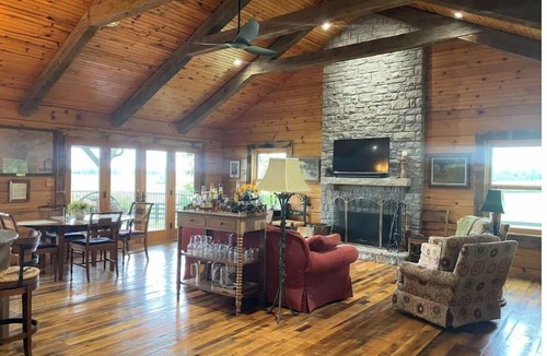 Paris Cabin | The Cabin at Denali Stud