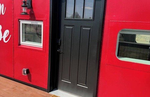 Grafton Apartment | The Crimson Caboose! Unique, one of a kind experience in downtown, Grafton