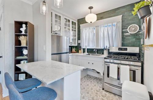 Golden Hill Apartment | The Downtown Carraige Flat