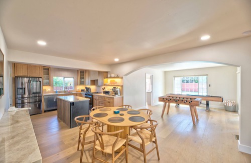 Bay Ho House | The Grand Bay Retreat – 5-BR Luxury Home w/Pool, Hot Tub & Game Areas