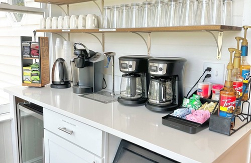 Cedar Bluff House | “The Magnolia House” LakeFront Compound Sleeps 58+! Pool, Hottub, kayaks, &more!