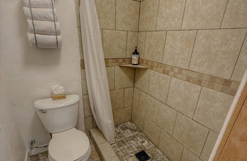 Bluff Hotel | The Mokee Motel (Room 6)