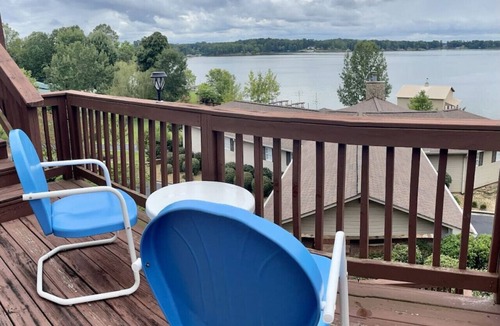 Leesburg Cottage | The Nest on Weiss-Perfect for Families and Friends