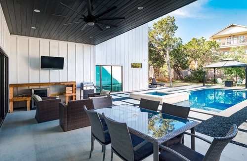 Hudson Bend House | The Reserve: Private Pool, outdoor entertainment area, master downstairs, Wifi, Parking