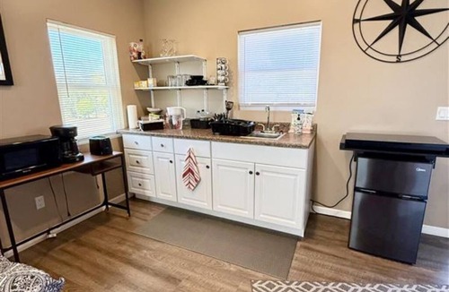 Clairemont Mesa West Apartment | The studio apartment in Clairemont - New AC unit