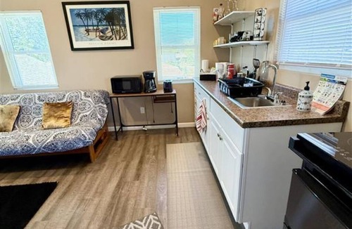 Clairemont Mesa West Apartment | The studio apartment in Clairemont - New AC unit