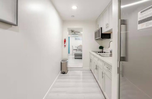 Willmore House | This basement apartment has its own private entrance. Near downtown Long Beach