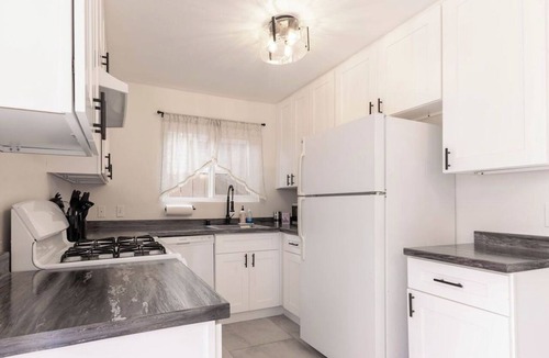 North Park House | This newly furnished 30+day rental is located in North Park/University Heights—one of San Diego's best local food and nightlife neighborhoods. A great central base for exploring the city!