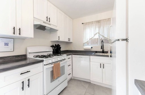 North Park House | This newly furnished 30+day rental is located in North Park/University Heights—one of San Diego's best local food and nightlife neighborhoods. A great central base for exploring the city!