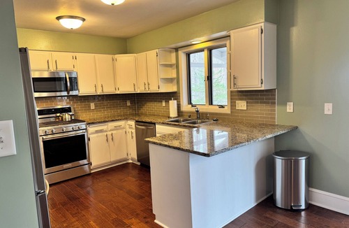 Egg Harbor House | THREE NIGHTS MINIMUM . 4-bedroom 5 Kings, lawn bowling, bocce, pickle ball.