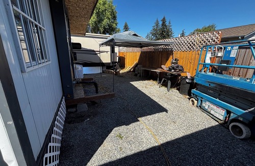 Fort Lewis House | Tiny home available in Algona Pacific. Right off of 167 close to amenities.