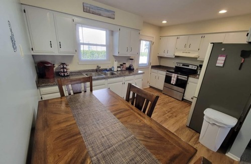 Conneaut Apartment | Tis’ Time Hideaway. Just a few blocks from beautiful Lake Erie!