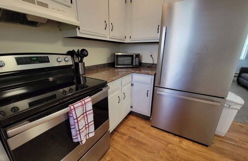 Conneaut Apartment | Tis’ Time Hideaway. Just a few blocks from beautiful Lake Erie!