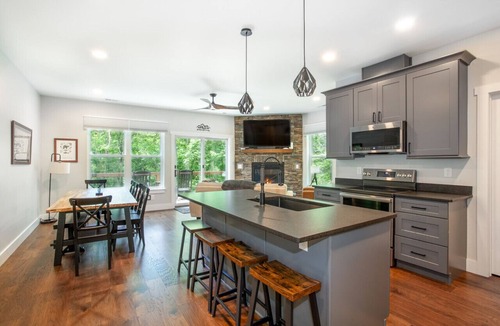Townsend Cabin | Townsend Gem: Retreat with Hot Tub & Fire Pit