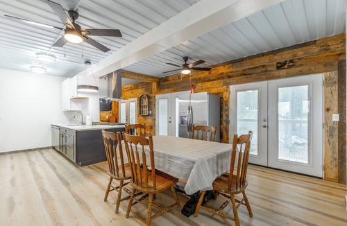 Lookout Mountain House | Tranquil 3-bedroom 3.5 Bath Tree house in Lookout Mountain plus cottage