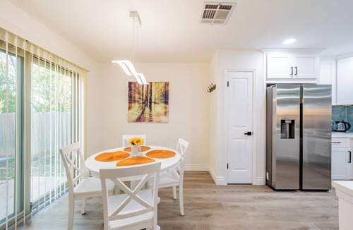 McNeil House | Tranquil 3-bedroom house in Austin with WiFi and AC