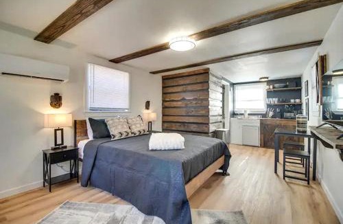 Gentry House | Tranquil Ozarks Studio Retreat with Woodland Views, Near Fishing, Hiking & Gentry, AR
