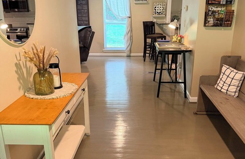 Cleveland House | Tranquil Pondside Getaway