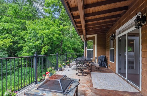 Townsend Villa | Tranquility Brook: Lovely 4-bedroom Mountain Villa in the Great Smoky Mountains