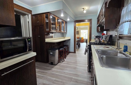 Joliet House | Travelers Retreat/King Beds/Game Room/Play House