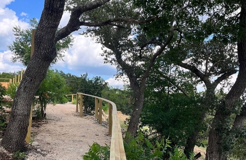 Lakeway House | Travis Treehouse, Private Couples Getaway