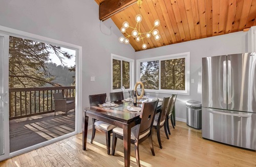 Arrowhead Villas Cabin | Tree-Lined Lake Arrowhead Cabin ~ 1 Mi to Village!