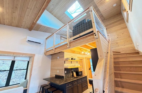 Ottawa Resort | Treehouse 3 - Treehouses at Starved Rock