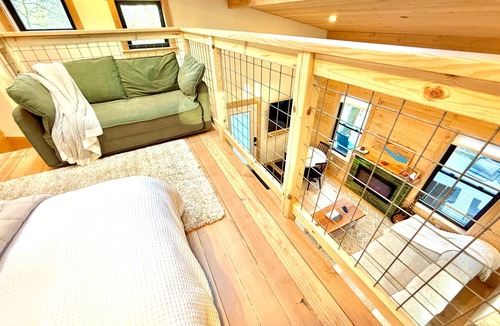 Ottawa Resort | Treehouse 3 - Treehouses at Starved Rock