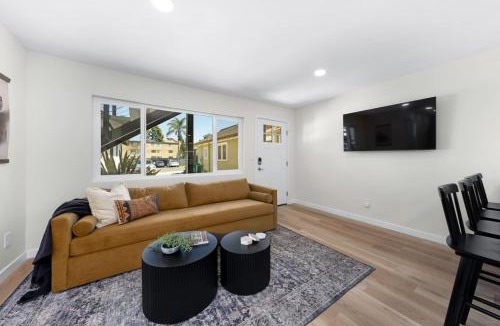 Mission Hills Apartment | Trendy Mission Hills Condo 2 Bedrooms with Parking