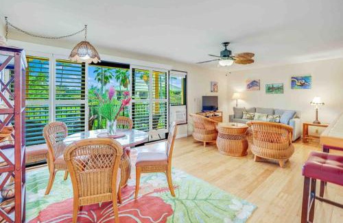 Hanamaulu House | Tropical 1 Bedroom with 2 Full Bath at Resort