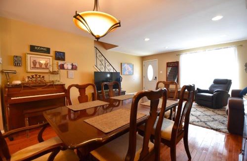 Eastwick Apartment | Tuscany 2900 - Classic Italian Style 3BR w Parking near Airport