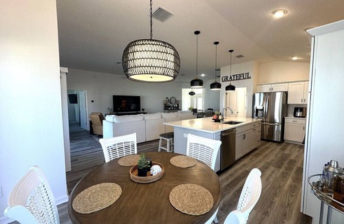 Wildwood House | tWalk to Brownwood Square, Bars/Food/Music/Shopping POOL/SPA Golf cart included!
