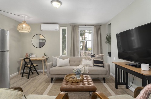 Morena House | Unique Modern Studio- Centrally located; fireworks; AC