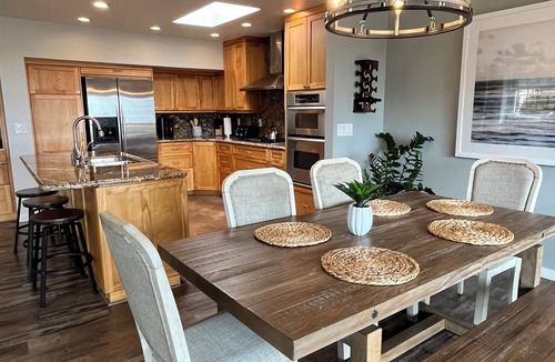 Del Mar Heights House | Updated, bright End Unit. 2 bed, 2 bath retreat. Amazing Views, Walk to beach.
