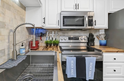 North Forest Beach Villa | UPDATED Hilton Head Island Sands Villa with Terrace & Pacman @ COLIGNY BEACH!