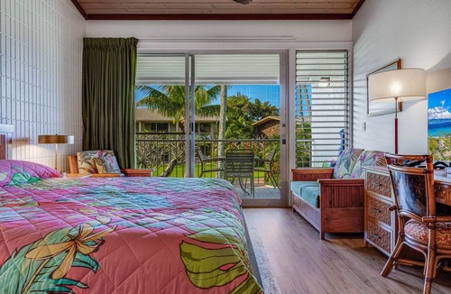 Napili Condo | Updated Studio, AC, steps to beach