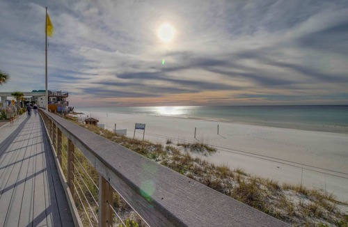 Baytowne Wharf Apartment | Upscale studio at The Village of Baytowne Wharf with AC, pool, hot tub & gym