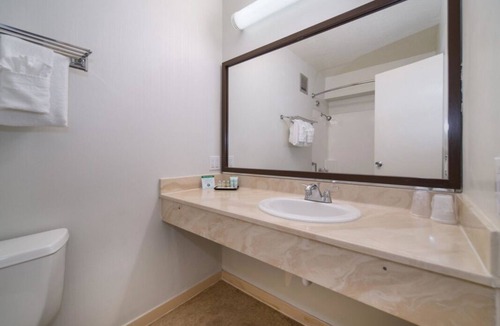 Kahului House | Vacation Starts Here! 2 Great Units, Outdoor Pool, Near Iao Valley State Park!