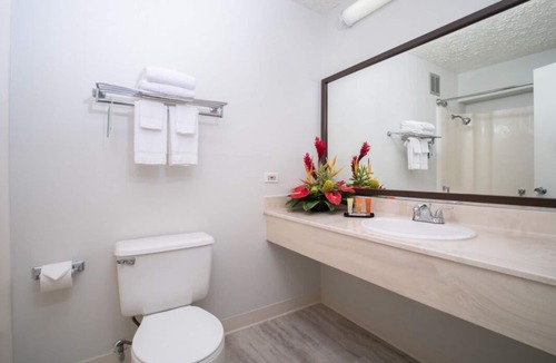 Kahului House | Vacation Starts Here! 2 Great Units, Outdoor Pool, Near Iao Valley State Park!