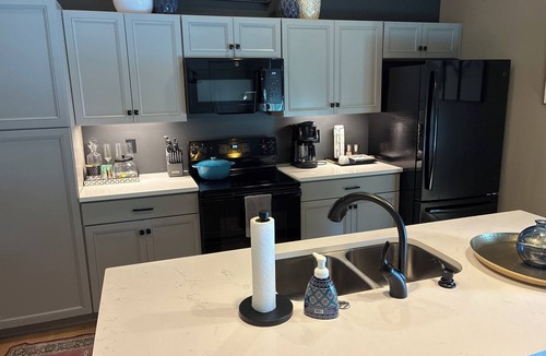 Hillsboro West End Apartment | Vandy/Hillsboro Village walkable charming furnished apt
