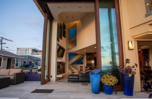 Mission Beach House | Verona Oceanfront Luxury Villa w Spa, Multiple Private Patios, Grill, AC & Garage