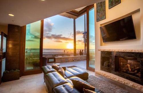 Mission Beach House | Verona Oceanfront Luxury Villa w Spa, Multiple Private Patios, Grill, AC & Garage