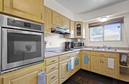 Normandy House | Very Spacious Duplex 7 minutes from ST. LOUIS AIRPORT and METROPOLITAN area!