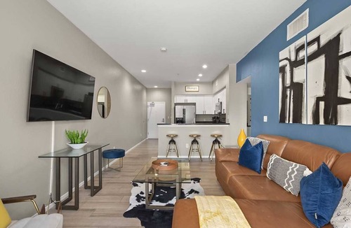 Pacific Terrace Condo | Vibrant Condo with Sizable Patio