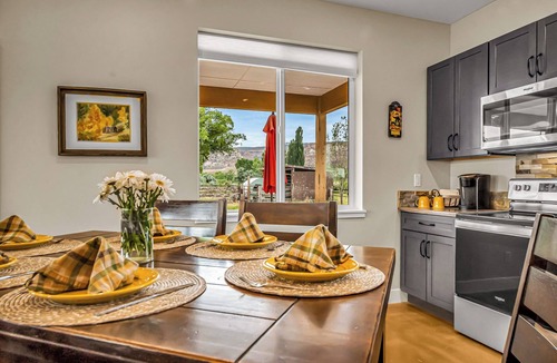 Mesa County Cottage | Views in Every Direction, Adjoins Golf, minutes to Miles of Bike & Hiking trails