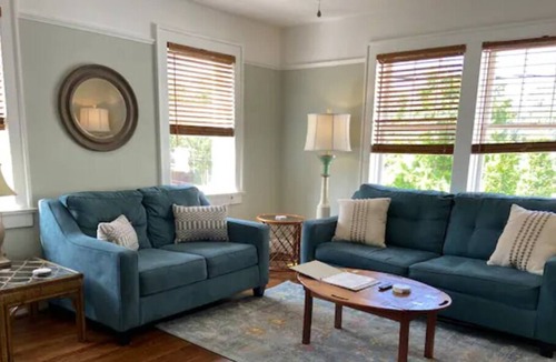 North Chattanooga Villa | Villa 2 on Forest, Bright 2 BD, walk to Frazier!