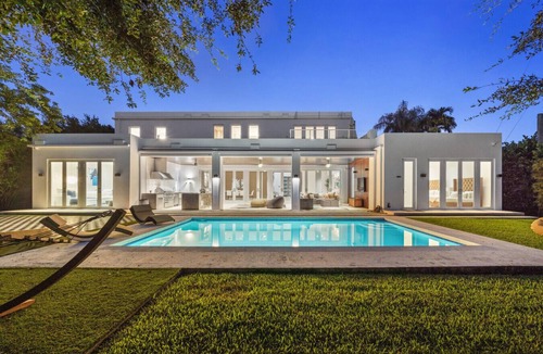 Miramar Villa | Villa Amani-Modern 7BR Villa w/Basketball Court & Gym