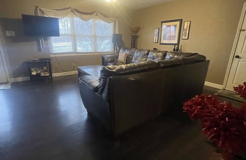 Eureka Villa | Villa in Eureka 3.9 miles to Six Flags & 3.2 miles to Hidden Valley Ski Resort!