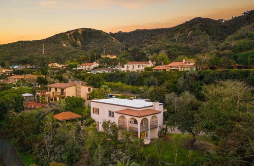 Hidden Valley House | Villa Valencia